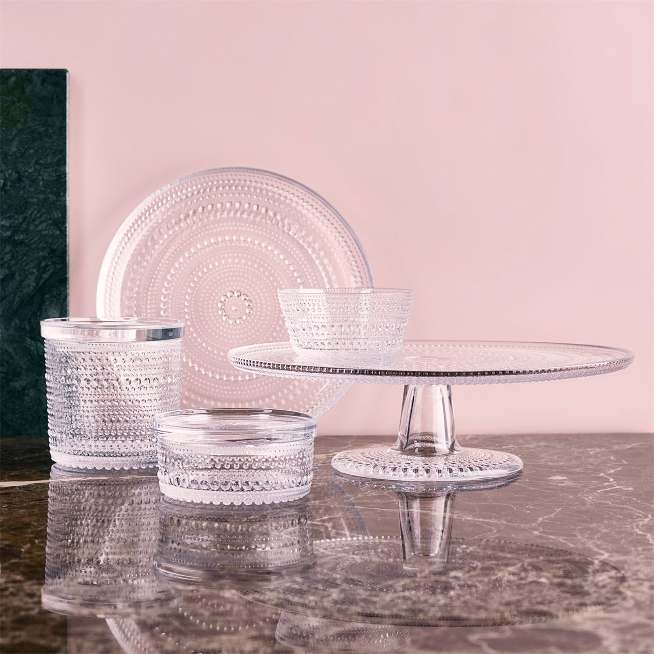 Kuchenplatte mit Fuß "Kastehelmi 31cm klar" von iittala