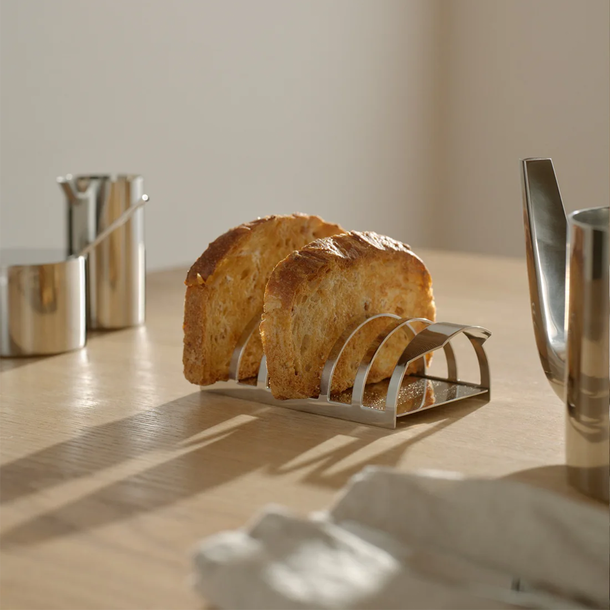 Toasthalter "Arne Jacobsen L" von Stelton